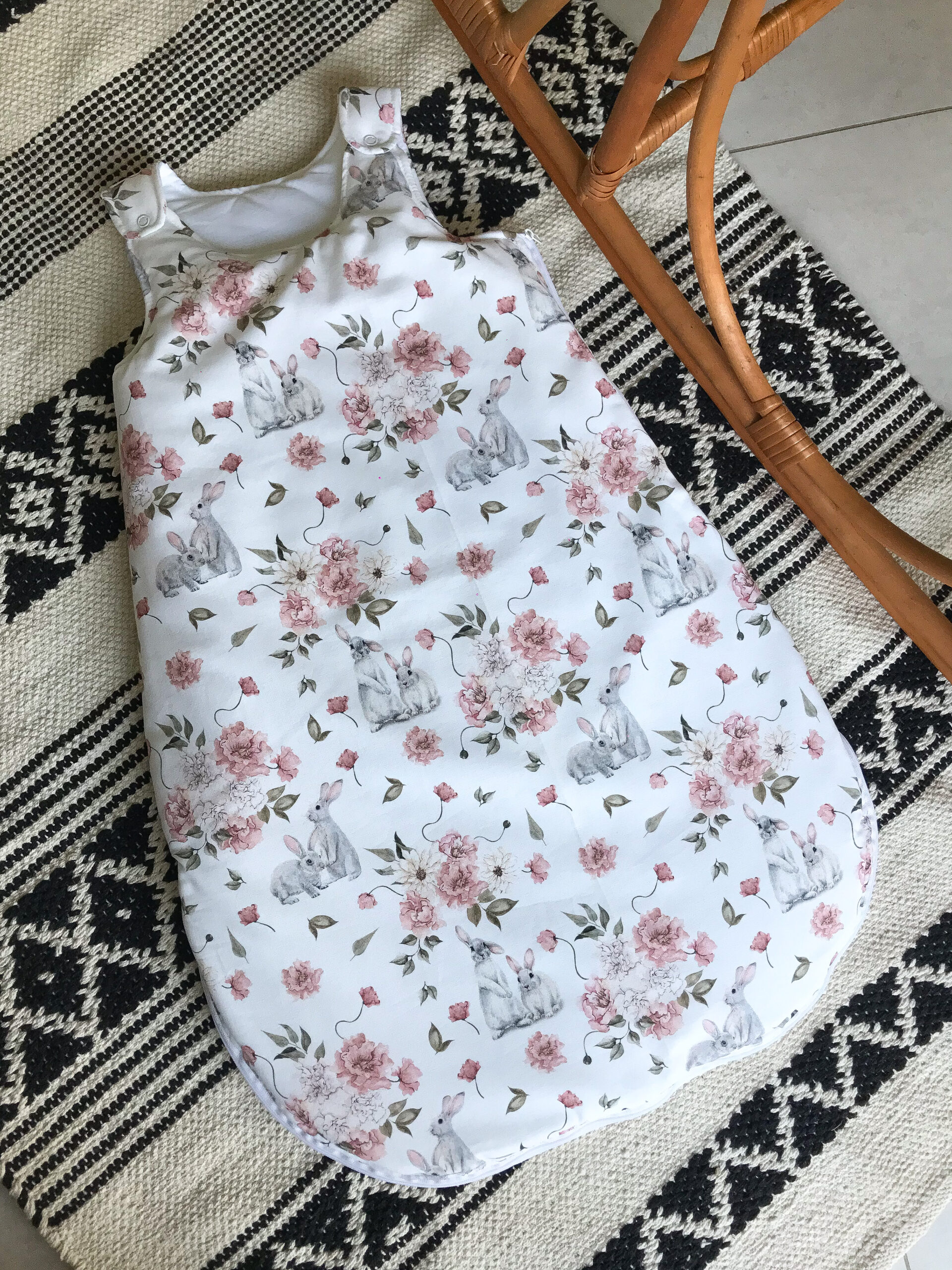 17374B06-1CCF-4B1D-A899-2E38489947EC Śpiworek króliczki w kwiatach