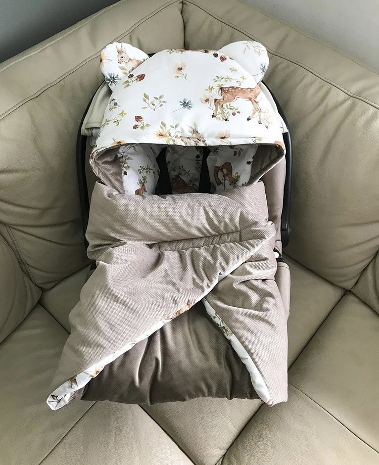 4D421766-989F-4DD6-98DA-85F3249C35F4 Kocyk do fotelika sarenki + velvet cappucino