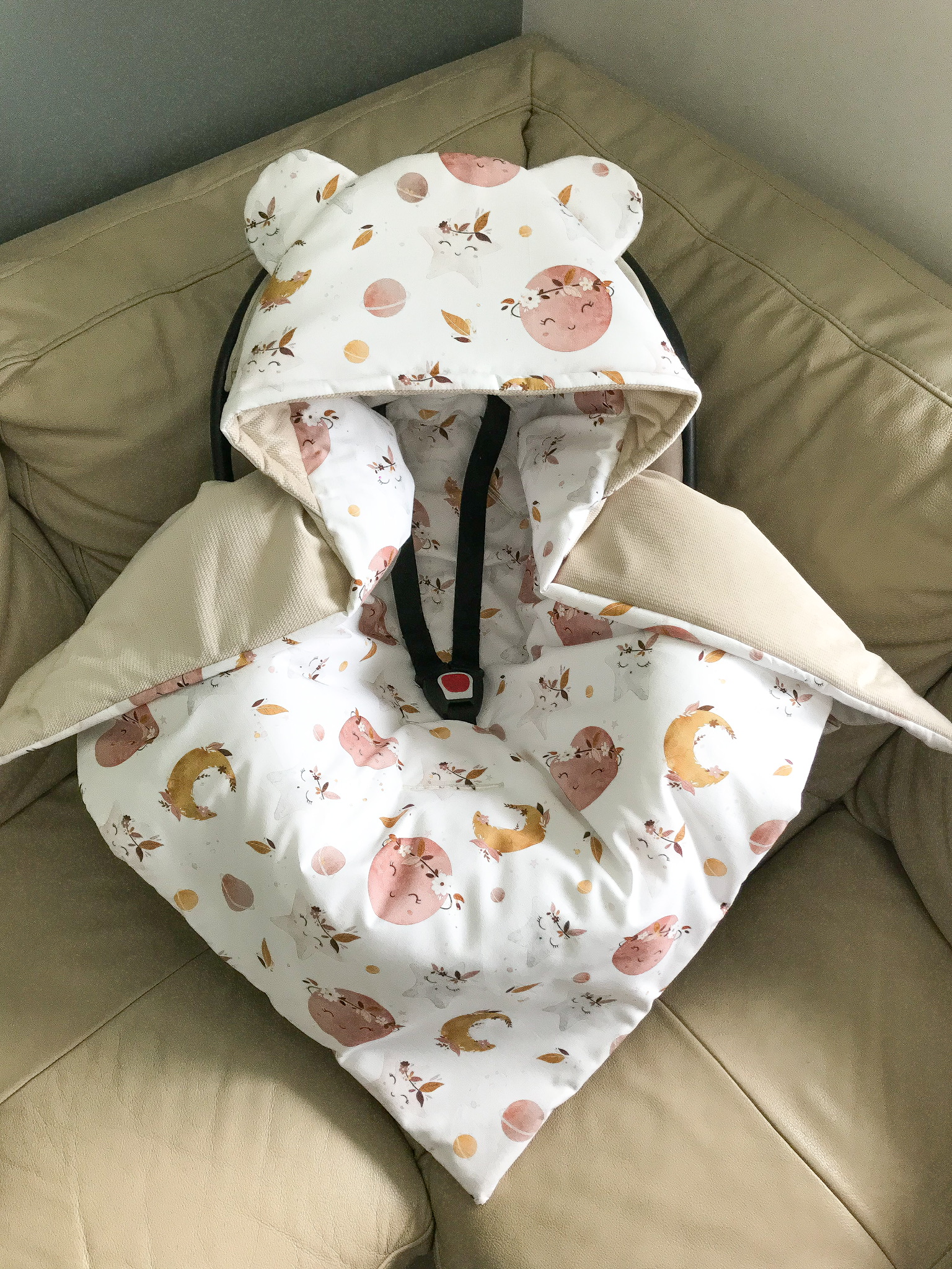 89C59F02-41F2-4DCF-BC99-B6860A43C2FA Kocyk do fotelika boho + velvet beż