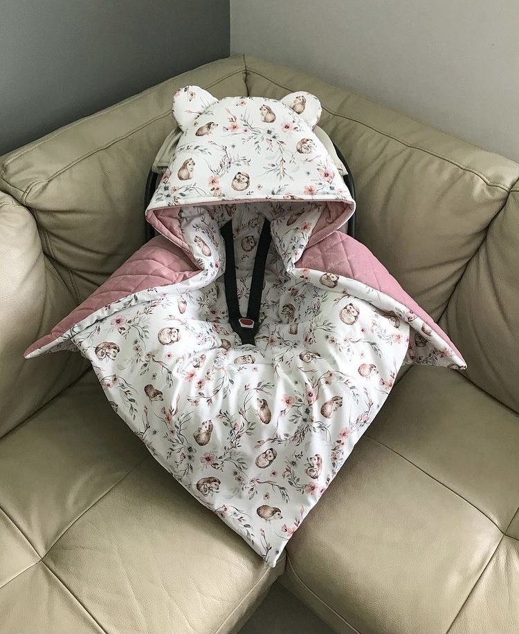 A2B705A0-A99B-4386-8011-92171B511796 Kocyk do fotelika jeżyki + velvet romby brudny róż